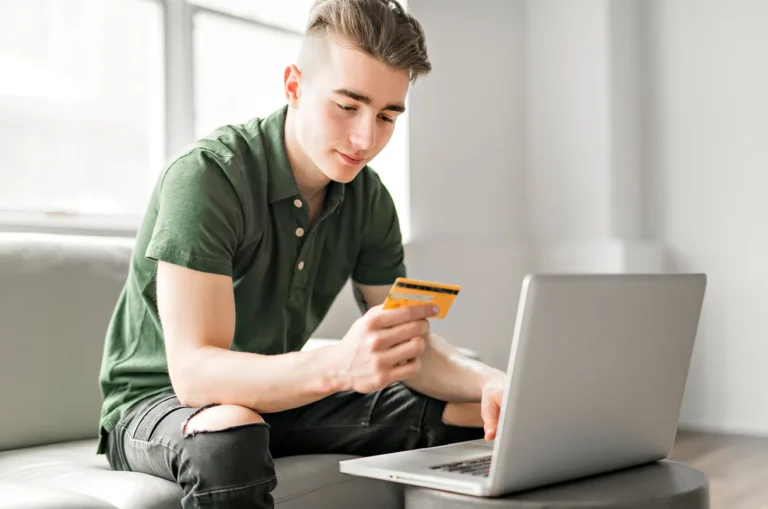 Credit cards for students in the USA: How to choose