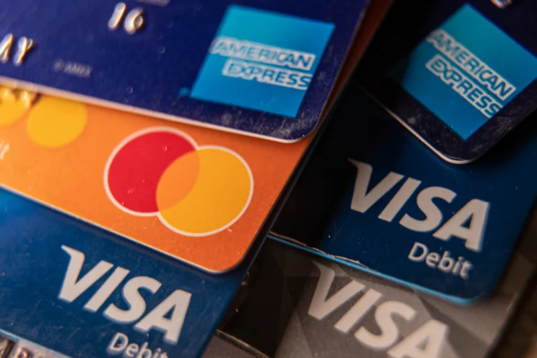 Credit card reward programs for shopping in the U.S.