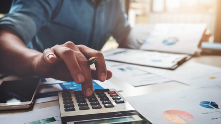 How to manage investments in equity funds in the US
