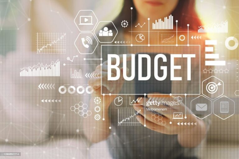 How to use personal budgeting tools to control your spending in the US