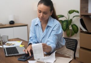 O que acontece se eu atrasar parcelas do empréstimo pessoal?