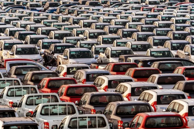 Como funcionam os leilões de carros financiados com inadimplência?