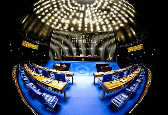 Crédito rotativo: Juros baixam, mas caminho até meta do Congresso é longo; entenda!