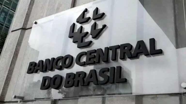 Banco Central e os cartões: entenda a conexão entre a Selic e o seu limite